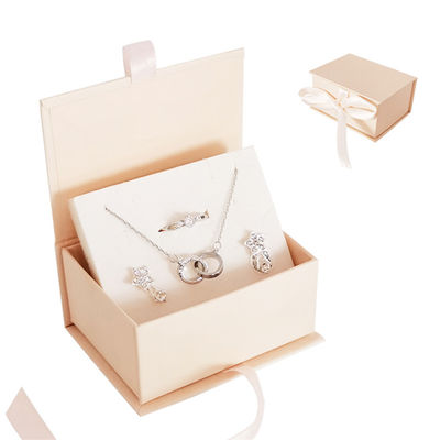 Beli Garment 4C Jewellery Packaging Magnetic Closure Rigid Boxes Offset Printing online manufacture