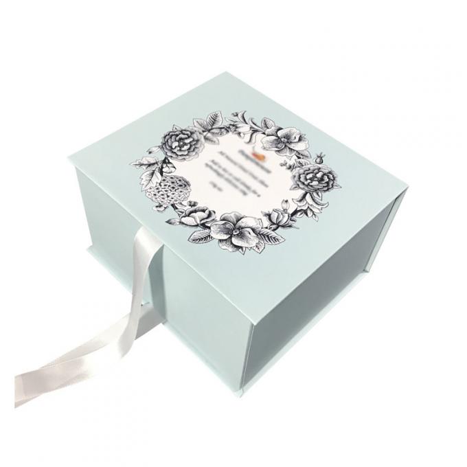 OEM ODM Magnetic Flip Top Gift Box Dengan Pita 120-400G Dilapisi 2