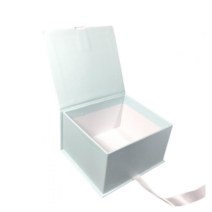 OEM ODM Magnetic Flip Top Gift Box Dengan Pita 120-400G Dilapisi 1