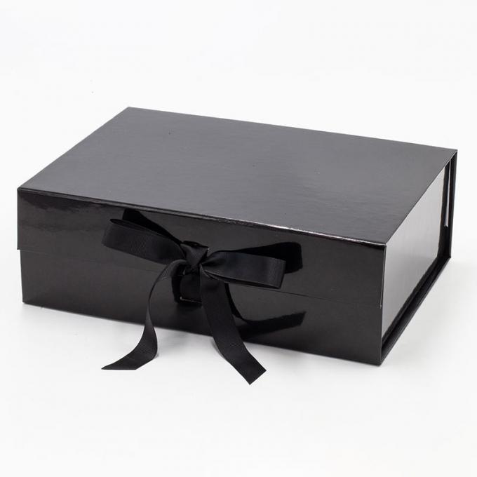 Kotak Kado Keras Pakaian Hitam 2mm Glossy Varnish Dengan Pegangan Tali 1