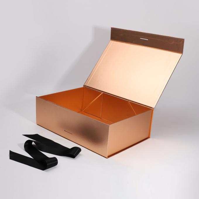 CMYK 4C Hard Gift Box Kemasan Pakaian Matt Lamination 0